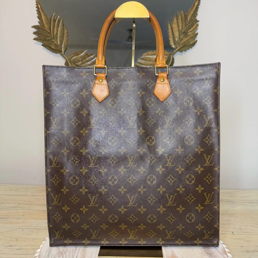 Louis Vuitton ‘Sac Plat’ Monogram Tote - Picture 4 of 9